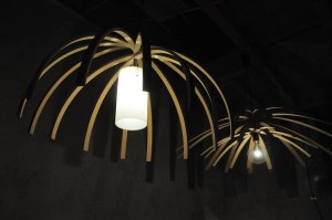 Les luminaires Arawmat en bois massif