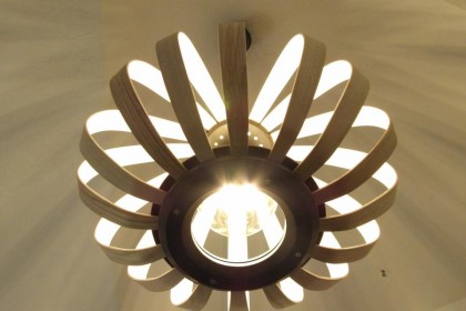 Luminaire bois made in france bicolore frêne et couleur noire du valchromat