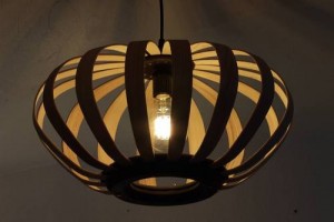 Luminaire bois made in france bicolore frêne et couleur noire du valchromat