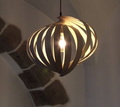 Luminaire bois made in france en forme de coquillage